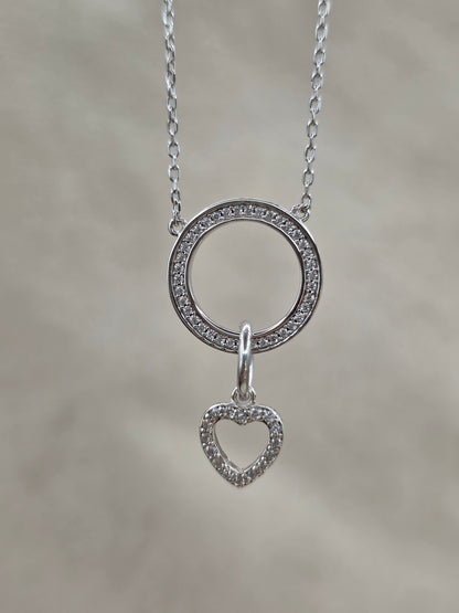 Halskette aus Sterlingsilber mit Herzanhänger und Zirkonia | Halskette mit Verschluss