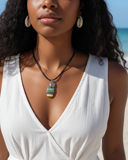 Upcycled Surfboard Harz Anhänger auf verstellbarem Leder Cord - Ocean Surfer Schmuck