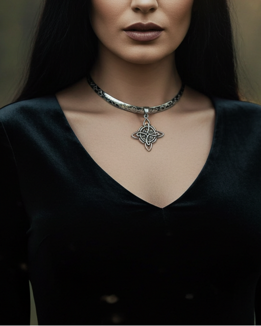 Celtic Witch Knot Anhänger Halsketten auf geformten Fischgrätenkette - Schutz Amulett