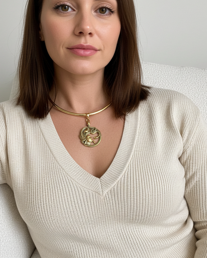 Vergoldete Medusa Schlange Medaillon Anhänger auf starren Drehmoment Kragen Choker Halskette