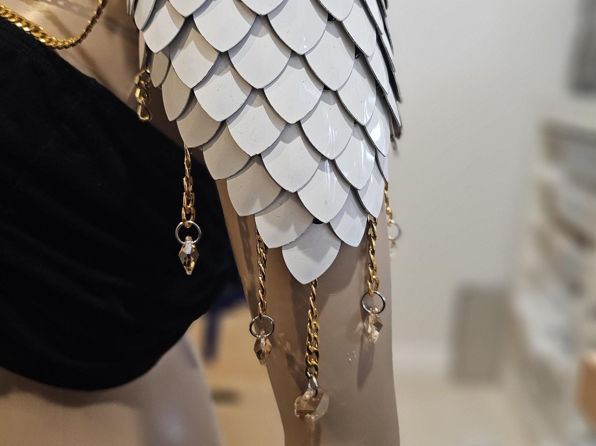 Metal WHite Shoulder Armor, Fantasy Scalemail Dragon Scale Womens Armor, Royal Fae Gala Fairytale Costume, Viking, Fairy Cosplay, Bookish