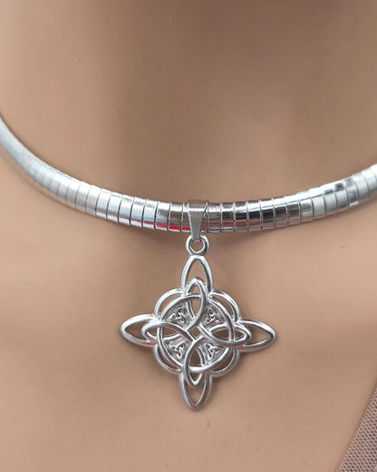 Celtic Witch Knot Pendant Necklaces On Formed Herringbone Chain - Protection amulet