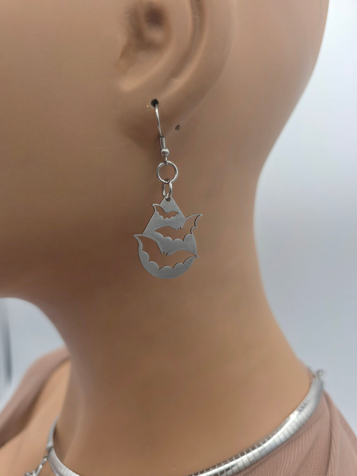 Gothic Vampir Fledermaus baumeln Ohrringe: Stahl Ohr Drähte, handgefertigte Halloween Witchy Goth-Schmuck