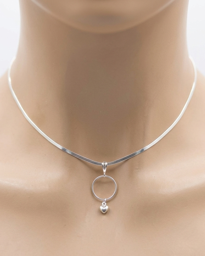 Silver necklace with a pendant on a mannequin neck